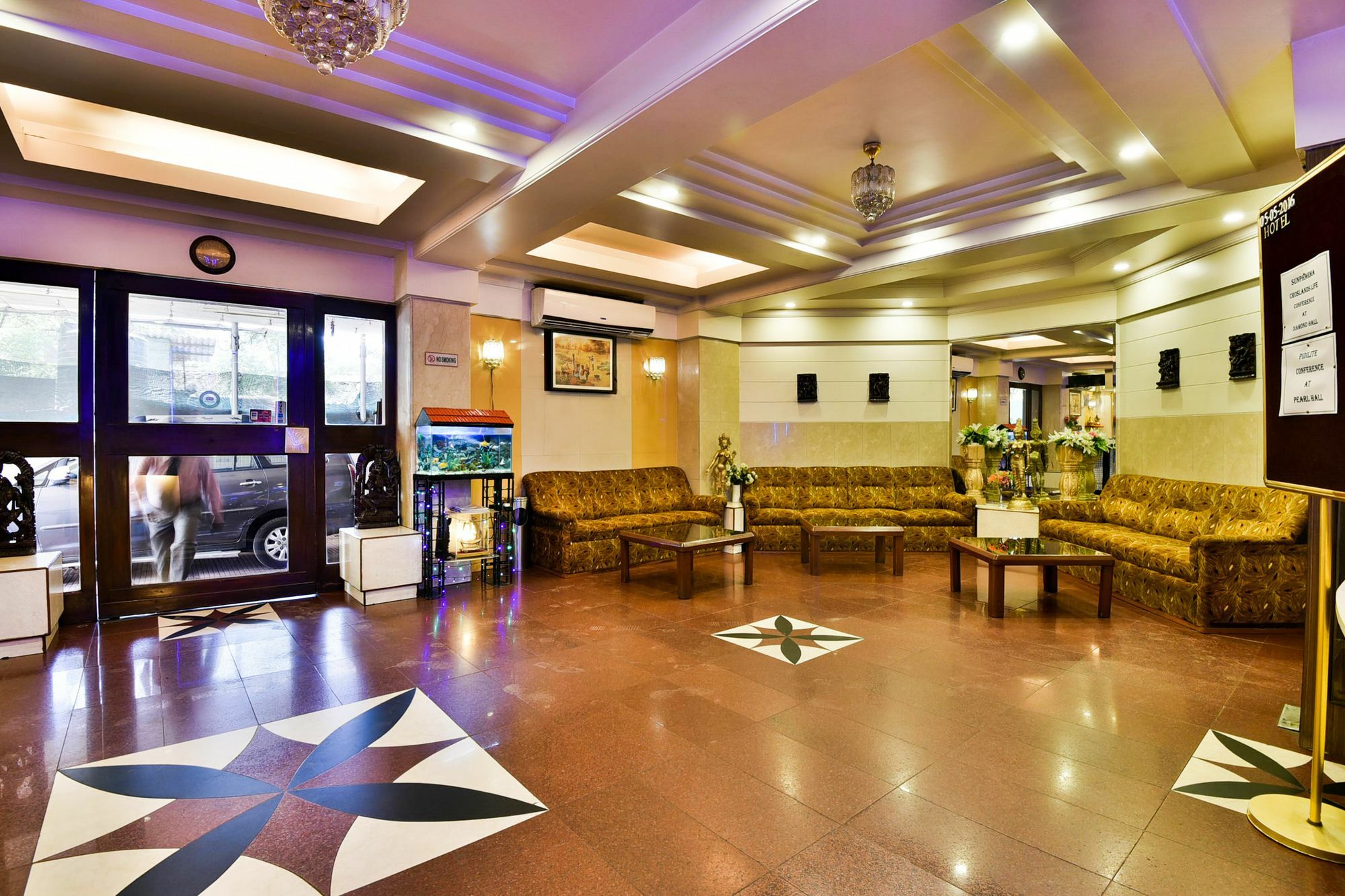 Oyo Flagship 561 Host Hotel Mumbai