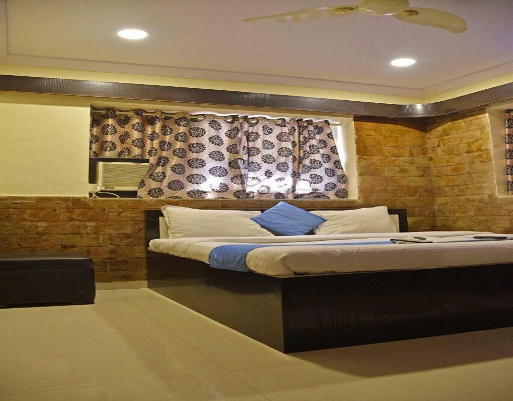 Maangta 111 @ Andheri East Hotel 3*