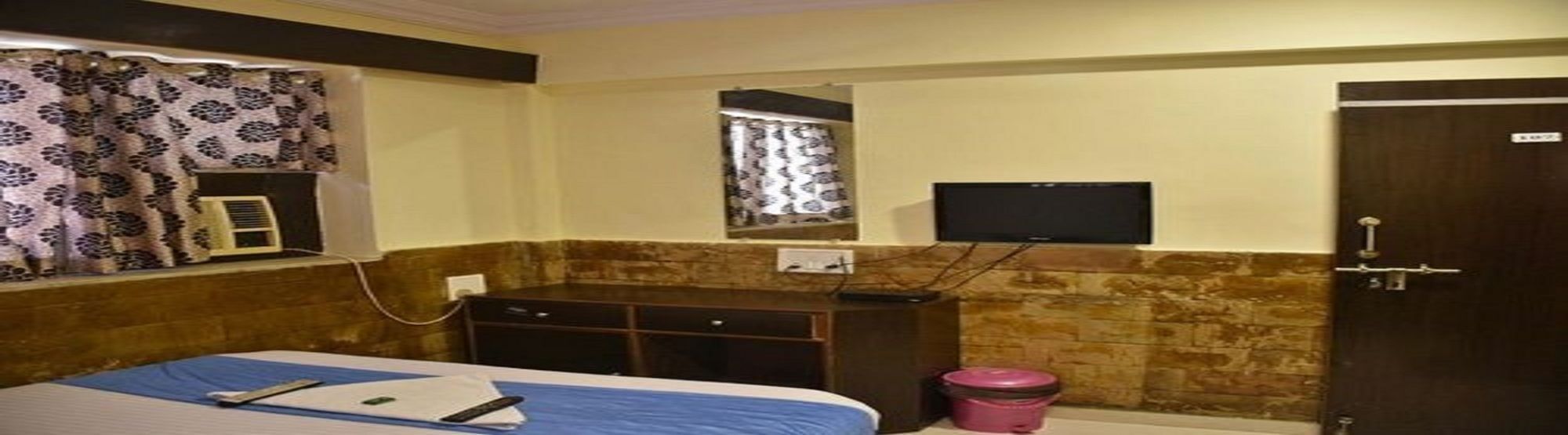Maangta 111 @ Andheri East Hotel 3*