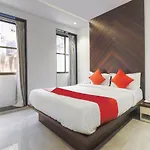 Oyo Preferred 75540 Hotel Flora Suites