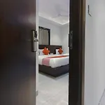 Oyo Preferred 75540 Hotel Flora Suites