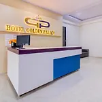 Oyo 66155 Hotel Golden Palace Inn