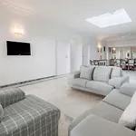 Stayvista\'S Villa Bharat - Beachfront Serenity With A Spacious Lawn