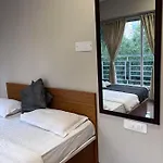Pinaki Comfort Stay, Vile Parle