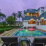 Grey Mosaics By Stayvista - Mountain-View Villa In Vasai With Pool, Spacious Lawn & Terrace