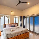 Grey Mosaics By Stayvista - Mountain-View Villa In Vasai With Pool, Spacious Lawn & Terrace