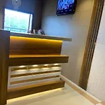 Hotel Bkc Crown - Near Trade Centre, Visa Consulate