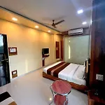 Avirahi Hotel