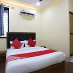 Hotel Crown Near Nesco Center-Oberoi Mall Goregaon East