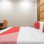 Super Oyo Hotel Blue Executive Near Chhatrapati Shivaji International Airport