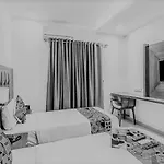 Fabhotel Realm Inn