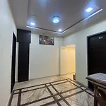 Hotel Classio Inn - Near Kokilaben Hospital, Andheri West Mumbai