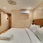Hotel Embrace Inn Near Exhibition Center