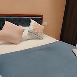 Trendy1Br+Smart Kitchen +Living Room+1.5 Toilets