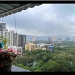 Spacious Private Room Amidst The City