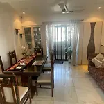Spacious Private Room Amidst The City