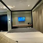 Hotel Mumbai House, Malad