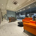 Hotel Mumbai House, Malad