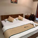 Pinaki Comfort Stay, Vile Parle