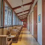 Elphinstone Hotel
