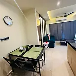 1Br Service Apartment In Bkc By Florastays