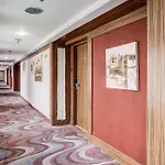 Townhouse Royal Palms Hotel - Lily