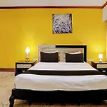 Townhouse Royal Palms Hotel - Lily