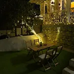 Gosolo Stays Bandra Hostel