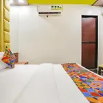 Fabexpress Versova Residency - Nr Kokilaben Hospital