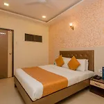 Hotel O Golden Nest Near Chhatrapati Shivaji International Airport