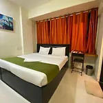 Deluxe Inn - Near Kokilaben Dhirubhai Ambani Hospital