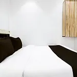 Super Hotel O Khar East Near Railway Station