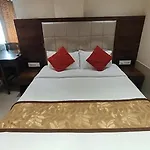 Fabhotel Regal Inn