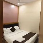 Hotel Crest Inn