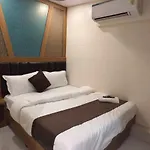 Hotel Crest Inn
