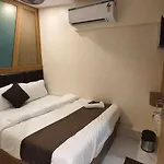 Hotel Crest Inn