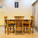 Pinaki Comfort Stay, Vile Parle