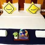 Stay Vista Rooms Near Marine Drive