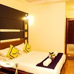 Stay Vista Rooms Near Marine Drive