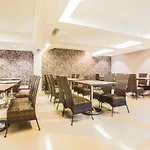 Fabhotel Savoy Suites Mumbai Airport