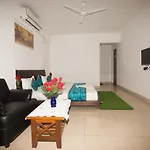Aristo Room, Apartment - Homestay Near Kokilaben Dhirubai Ambani Hospital For Family Only,