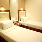 Hotel Lords, Fort
