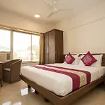 Oyo 4689 New Imperial Residency