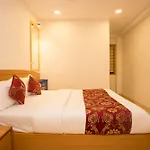 Oyo 8755 Hotel Red Palms