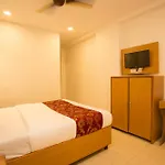 Oyo 8755 Hotel Red Palms