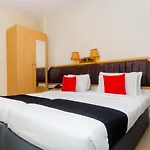 Capital O 40728 Bollywood Design Hotel