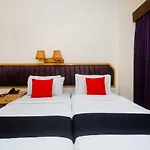 Capital O 40728 Bollywood Design Hotel