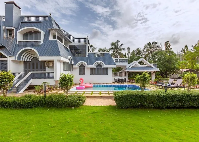 Grey Mosaics By Stayvista - Mountain-View Villa In Vasai With Pool, Spacious Lawn & Terrace