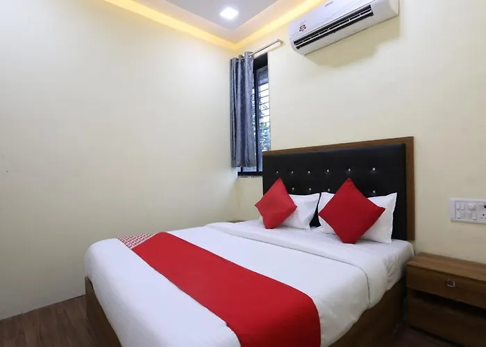 Hotel Crown Near Nesco Center-Oberoi Mall Goregaon East