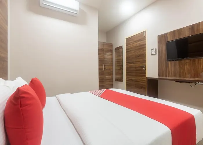 Super Oyo Hotel Blue Executive Near Chhatrapati Shivaji International Airport